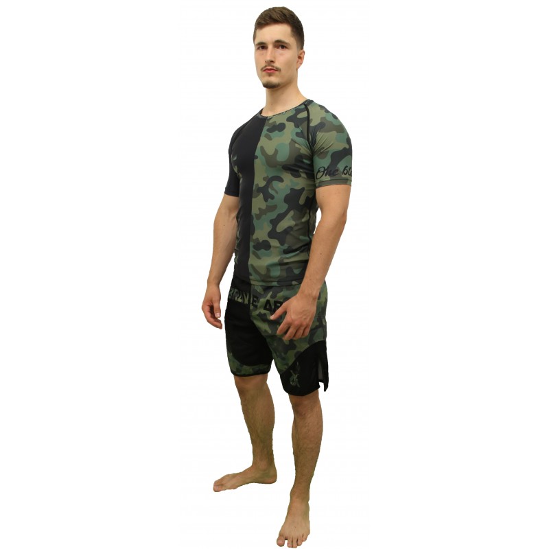 Rashguard Manches Courtes Front Liner Brave Art Camo Vert et Noir- BA23SS Rashguard Manches Courtes Front Liner Brave Art Camo Vert et Noir- BA23SS