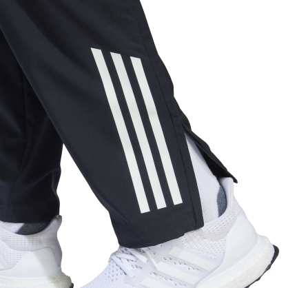 Manchester United Presentation Pants Adidas – JE3738 | Recycled Polyester, Standard Fit, Embroidered Crest
