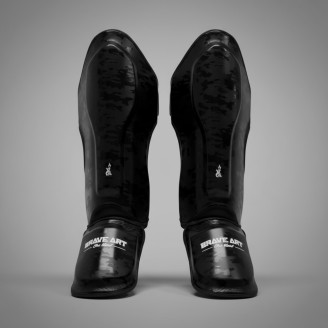 Protège-Tibias et Pieds Brave Art Black Shadow en Cuir Pleine Fleur